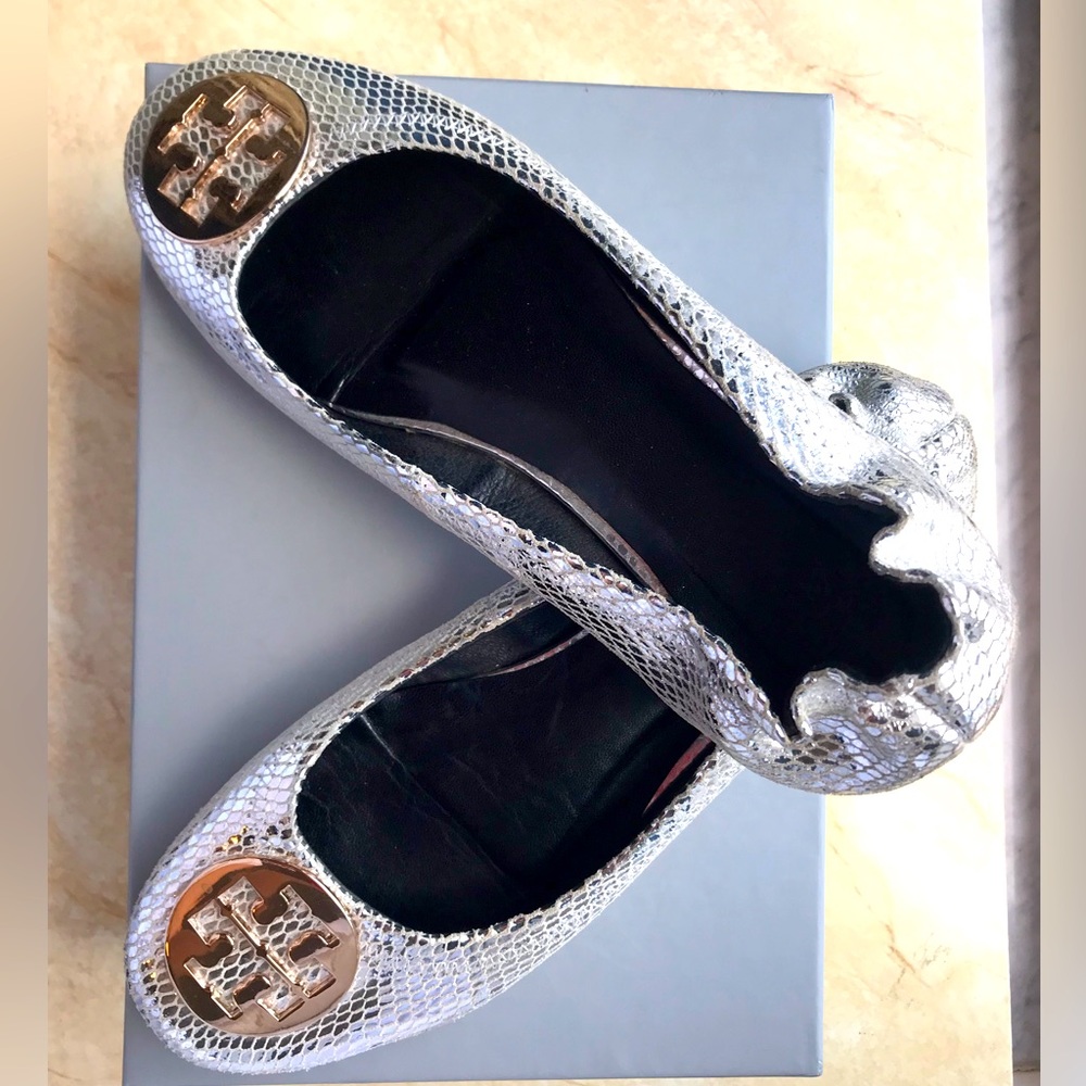 Tory Burch Reva Foil Fish Scale Print Flats Metallic Pewter Women's Size 8